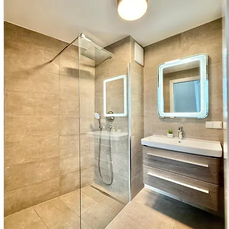 Penthouse Wien Mit Parkplatz Und Balkon Viena Exterior foto