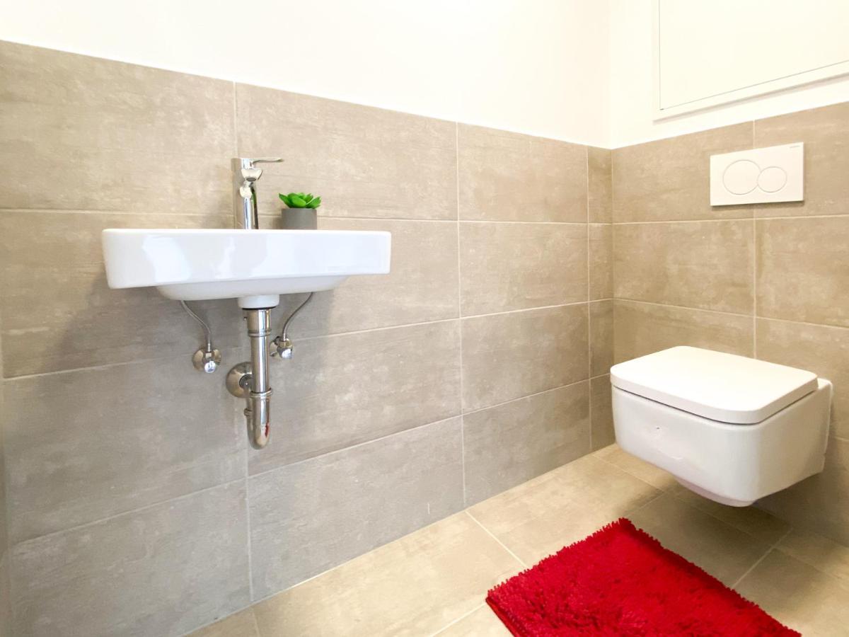 Penthouse Wien Mit Parkplatz Und Balkon Viena