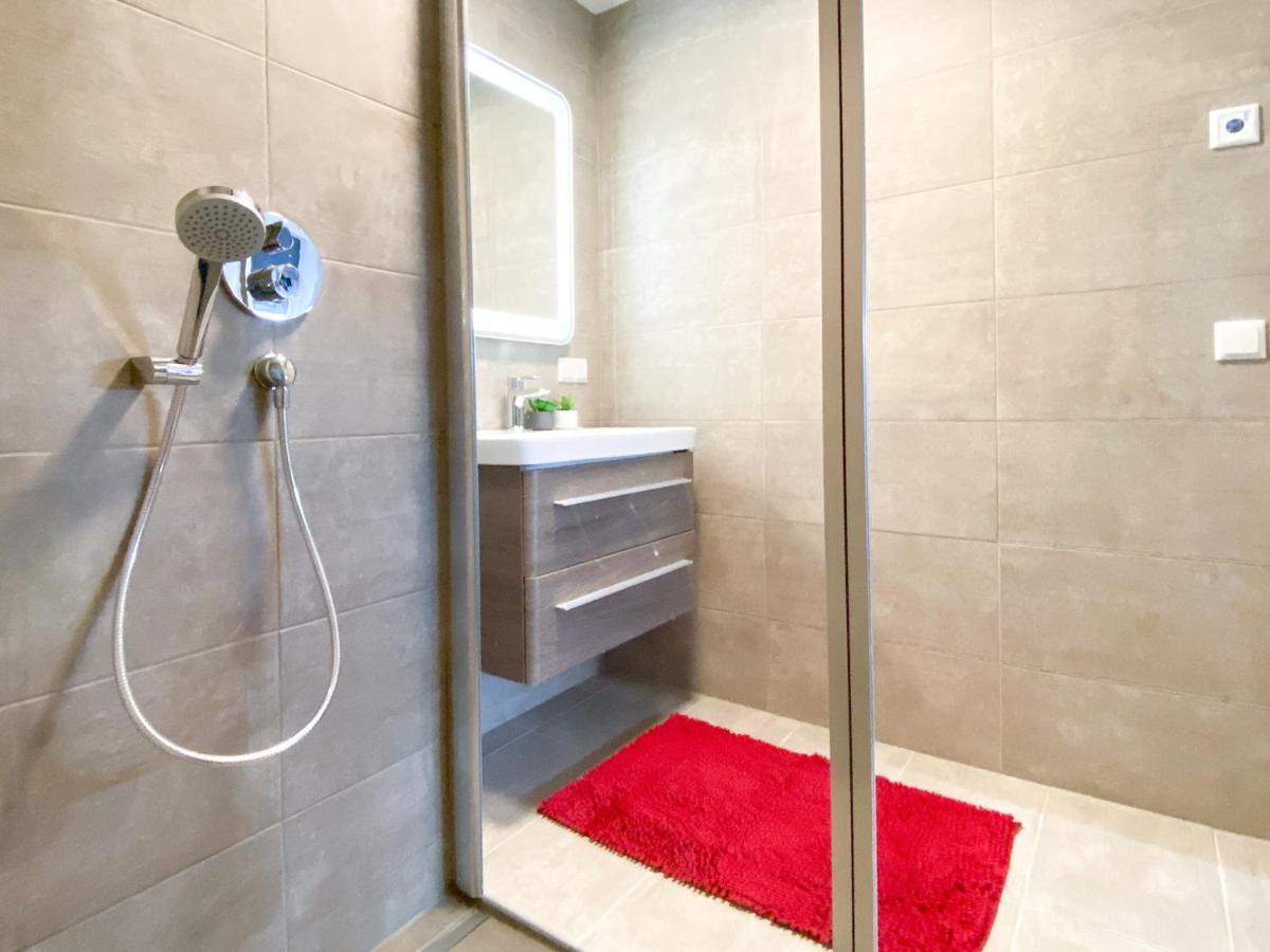 Penthouse Wien Mit Parkplatz Und Balkon * Viena