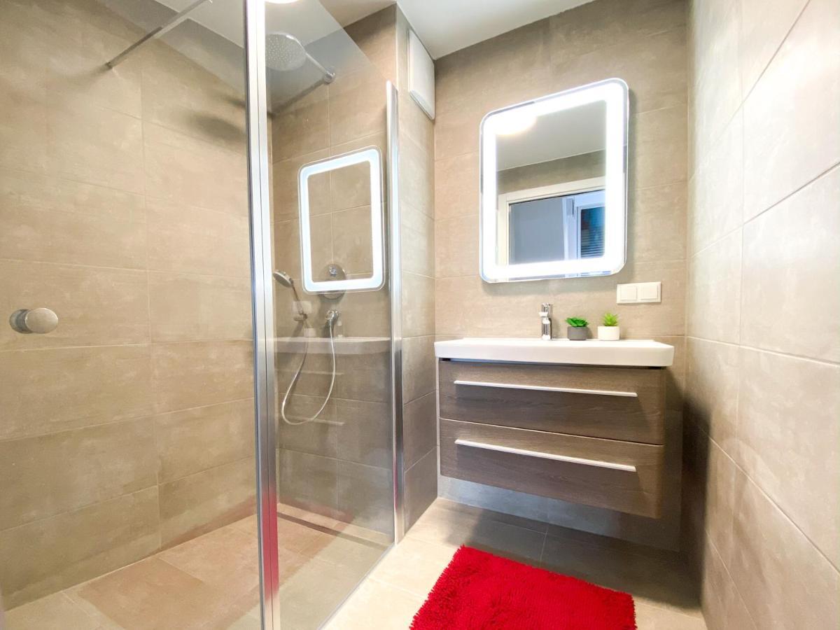 Apartamento Penthouse Wien Mit Parkplatz Und Balkon Viena