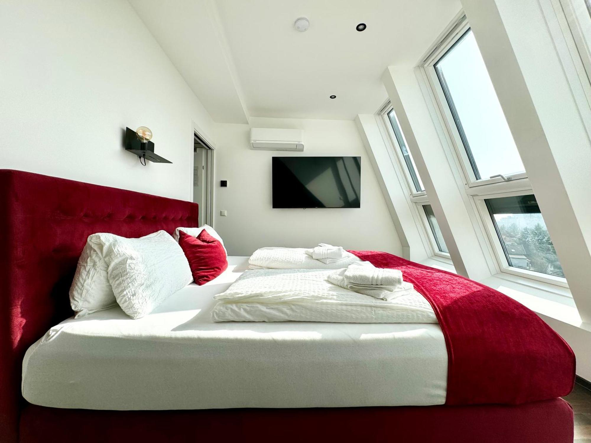 Penthouse Wien Mit Parkplatz Und Balkon * Viena