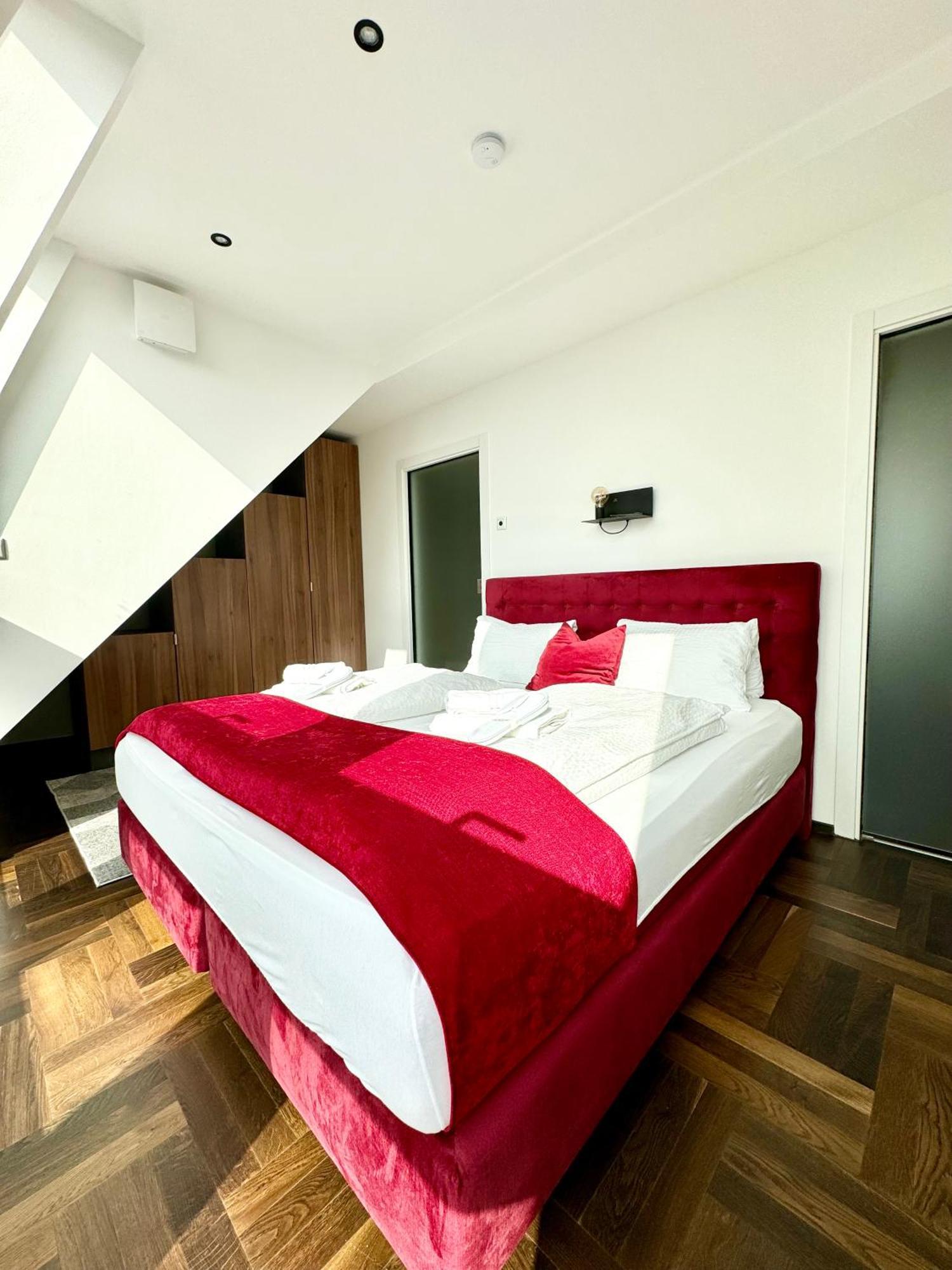 Penthouse Wien Mit Parkplatz Und Balkon * Viena